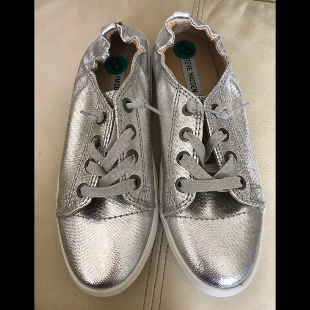 Mismatch Steve Madden Shoes left size 9m/ right 8m